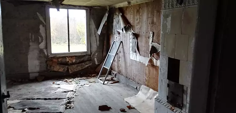 Why Selling a Distressed House Through Traditional Methods Fails in Syracuse